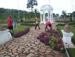 Yaoundé : les ronds-points et les espaces vert se dessinent 